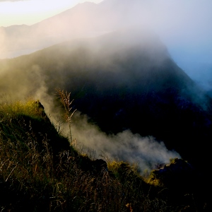 Volcan sous la brume au lever du soleil - Bali  - collection de photos clin d'oeil, catégorie paysages